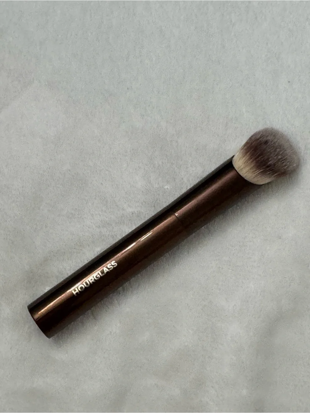 Hourglass Ambient Soft Glow Foundation Brush